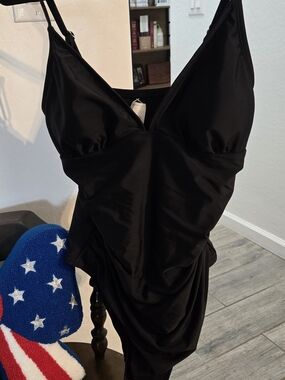 CUPSHE Black Ruched One Piece Swimsuit NWT Size Large Tummy Control
